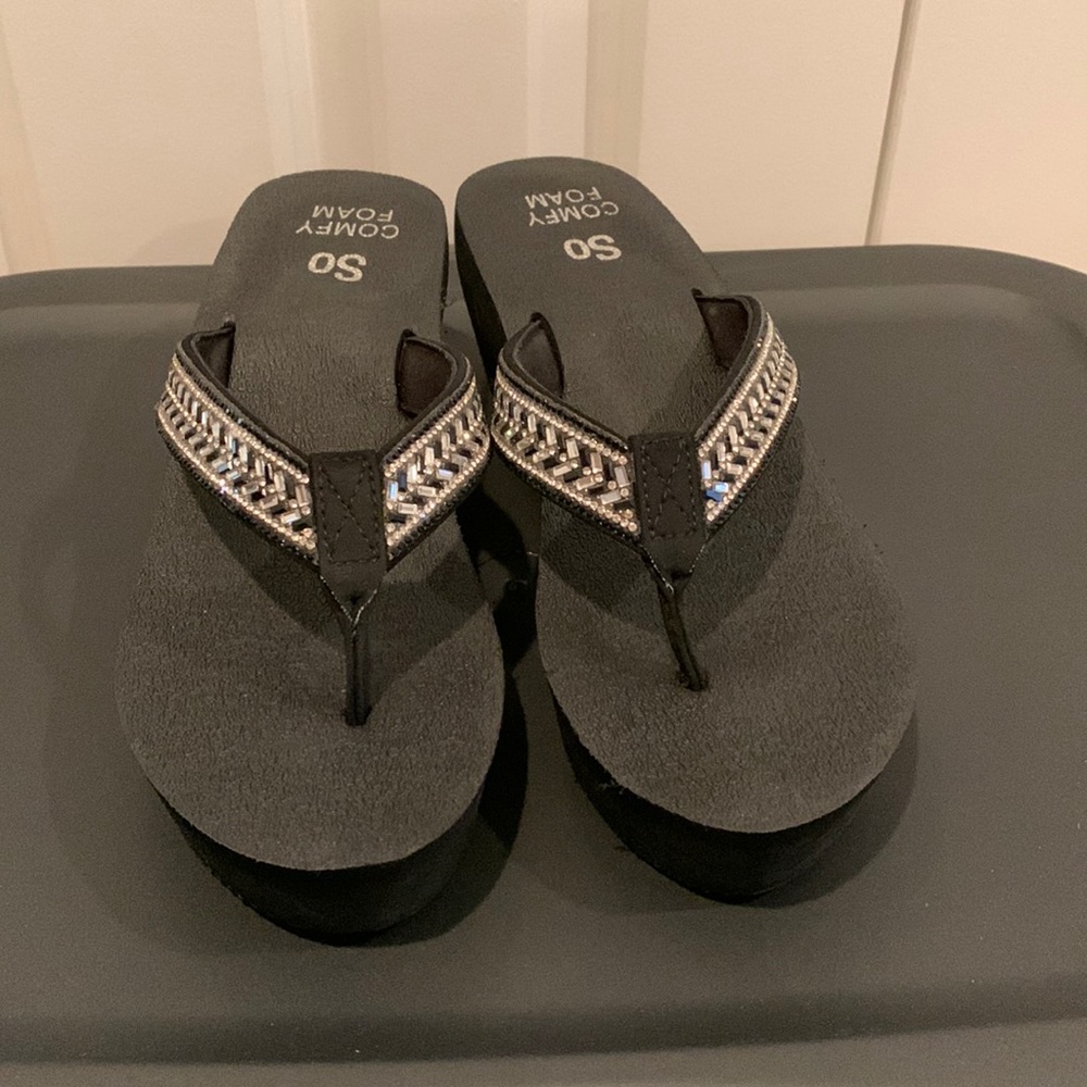 SO Comfy Foam Wedge Flip Flops
